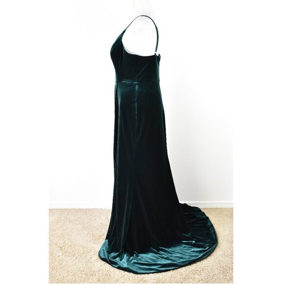 Revelry Velvet Formal Gown Classic Emerald - 16 - Picture 5 of 9